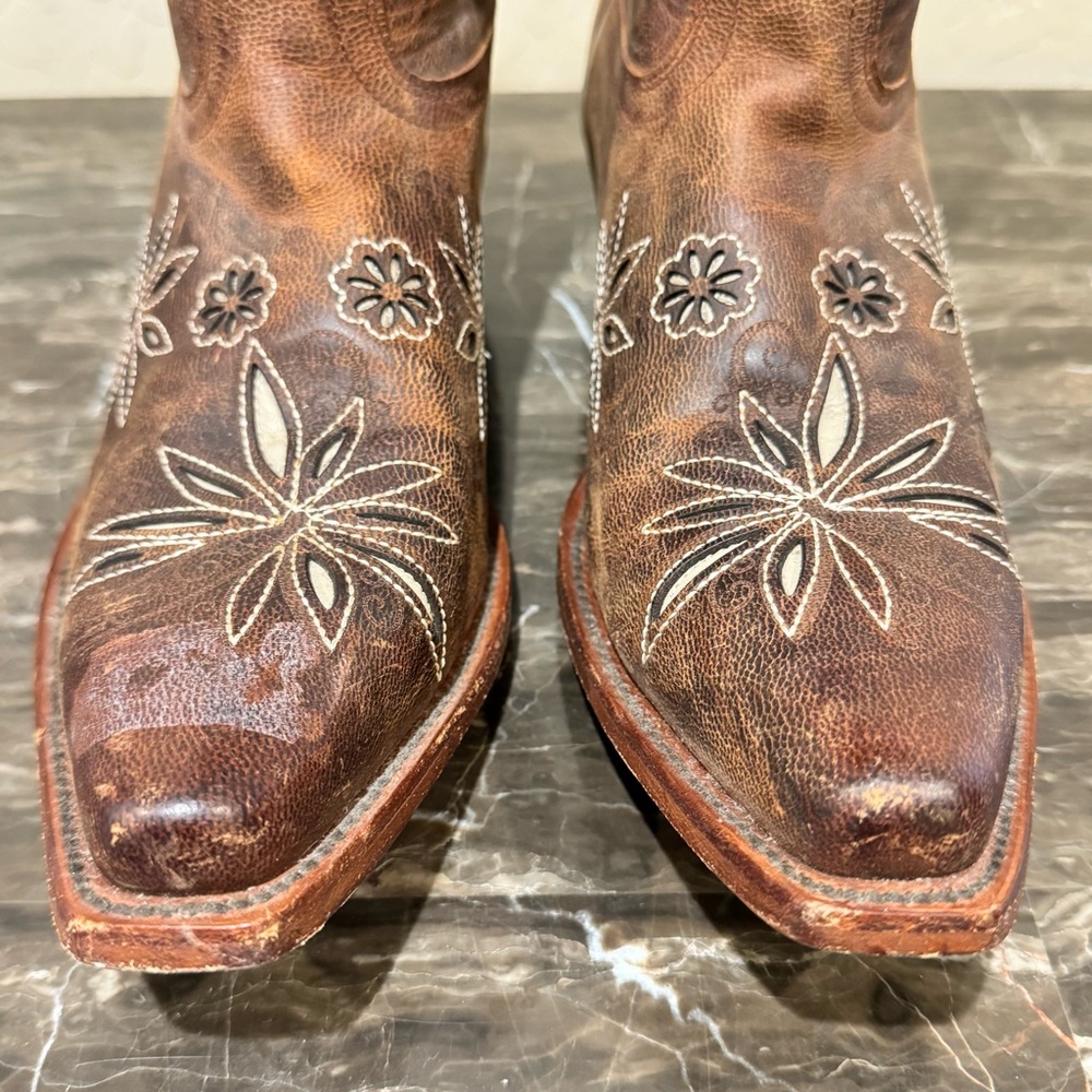 Shyanne Daisy Mae Leather Floral Overlay Cowboy Boots - Picture 8 of 14